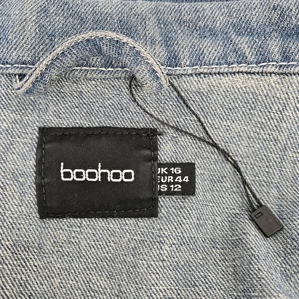 Boohoo Denim Jacket Medium Wash Blue Jean Long Sleeve Button Front Collared